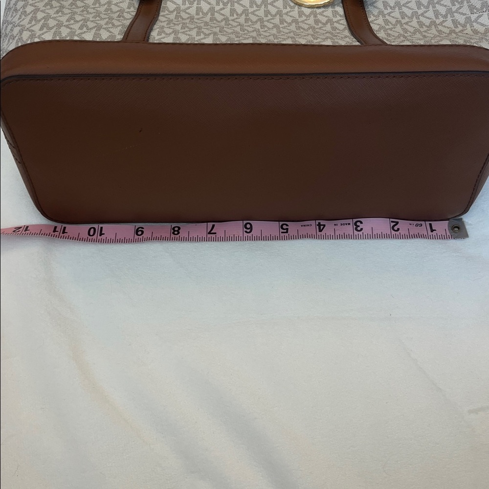 Michael Kors signature Jet set Tote - Picture 6 of 13